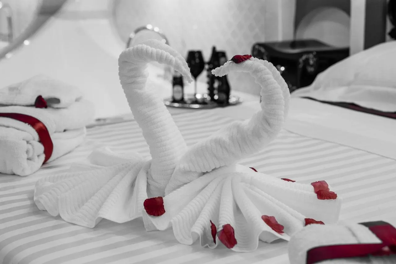Erossuite Guesthouse Рим Италия